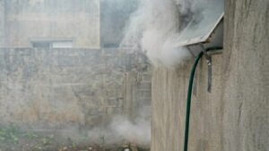 mujer denunció que sus vecinos colocaron humo de marihuana en su departamento y resultó drogada