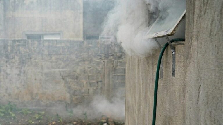 mujer denunció que sus vecinos colocaron humo de marihuana en su departamento y resultó drogada
