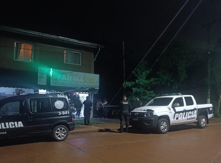 Identificaron a cuatro sospechosos por el violento asalto a una farmacia de Eldorado y activaron una alerta para capturarlos