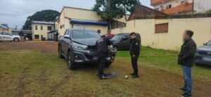 Ciclista lucha por su vida tras un siniestro vial y detienen al conductor de una camioneta involucrada