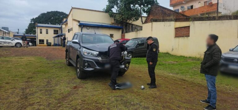 Ciclista lucha por su vida tras un siniestro vial y detienen al conductor de una camioneta involucrada