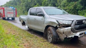 Dos eldoradenses resultaron ilesos tras despistar con una camioneta en El Alcázar