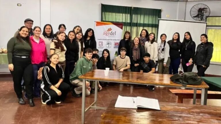 Estudiantes de tres escuelas participaron de una nueva jornada de AJEDEL Joven en Eldorado