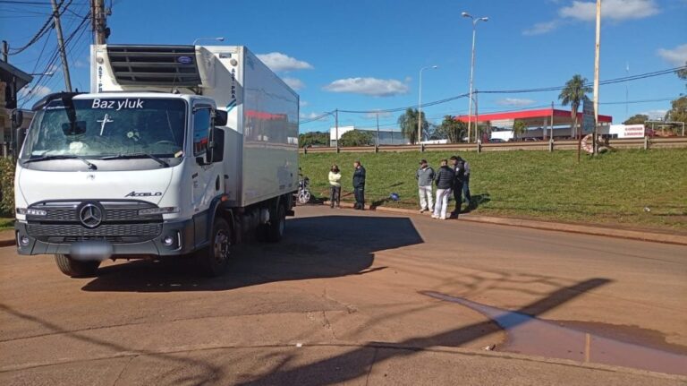 Motociclista de 20 años resultó herido tras chocar con un camión en Garupá