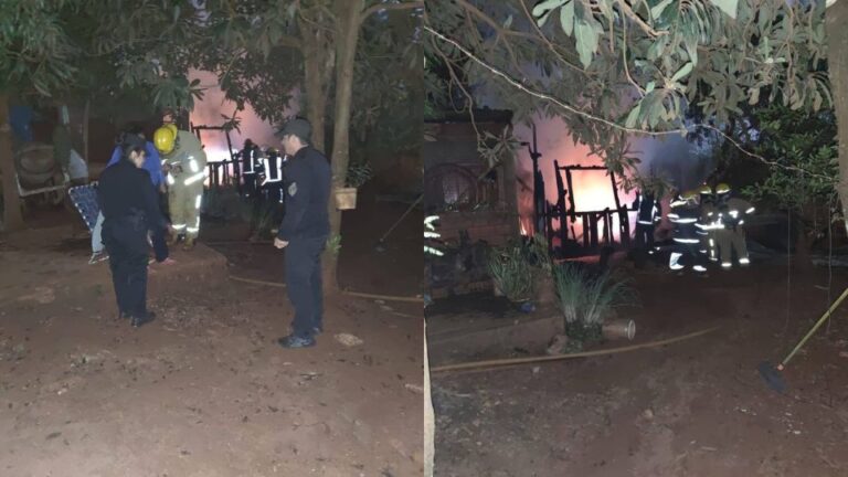 Un cortocircuito provocó un incendio que destruyó por completo una vivienda en Puerto Iguazú