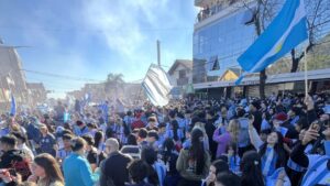 Cientos de eldoradenses celebraron el triunfo de Argentina y un amplio operativo garantizó una fiesta en orden