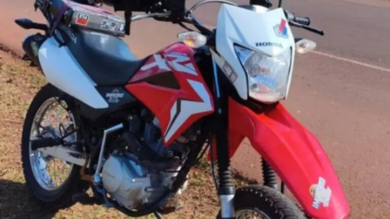 Dos hombres armados robaron una motocicleta en Colonia Victoria