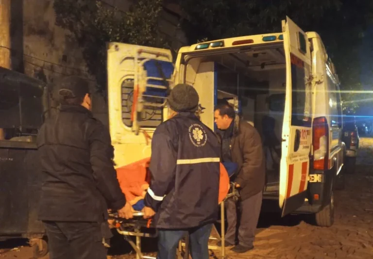 Hallaron inconsciente a una joven dentro de su departamento y sospechan una posible fuga de gas