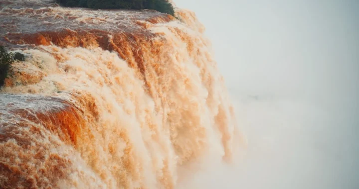 El caudal de la Cataratas del Iguazú superó los 8500 centímetros cúbicos por segundo