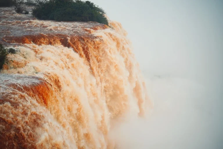 El caudal de la Cataratas del Iguazú superó los 8500 centímetros cúbicos por segundo
