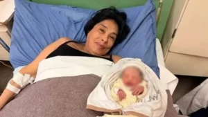 A los 62 años fue madre por primera vez y su historia se convirtió en un caso excepcional en Argentina