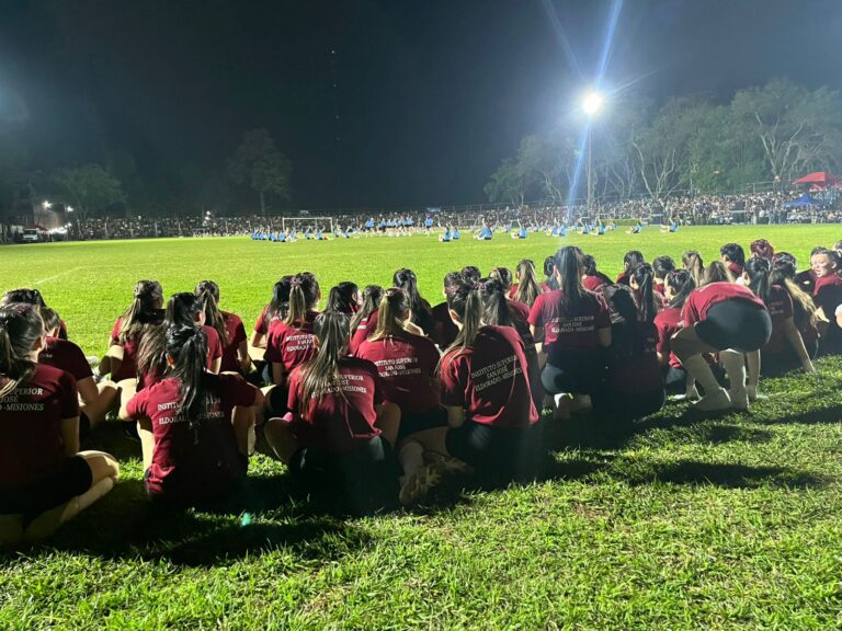 Una multitud disfrutó de los Aeróbics que inauguraron las Olimpiadas Estudiantiles en Eldorado