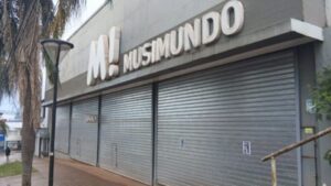Cerró Musimundo en Eldorado
