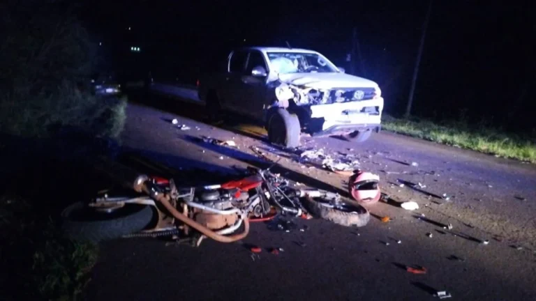 Choque entren auto y una moto dejó a un hombre gravemente herido