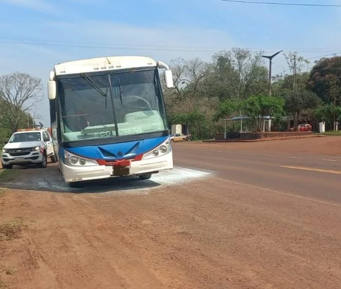 Colonia Victoria un colectivo con 43 pasajeros sufrió un principio de incendio