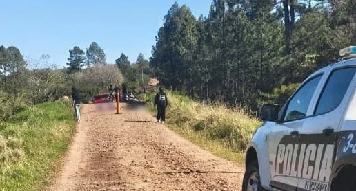 Dos muertos y un adolescente herido tras un choque entre dos motos