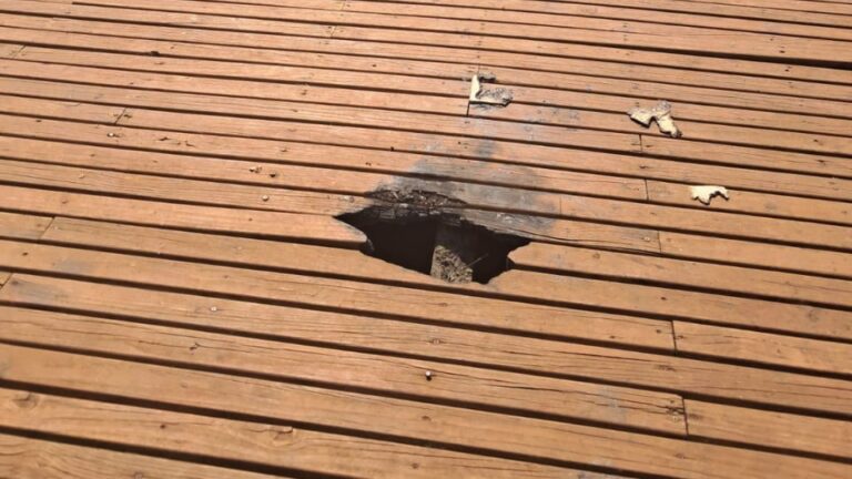 Intentaron incendiar una plataforma del lago Ziegler y el municipio reparará el sector dañado
