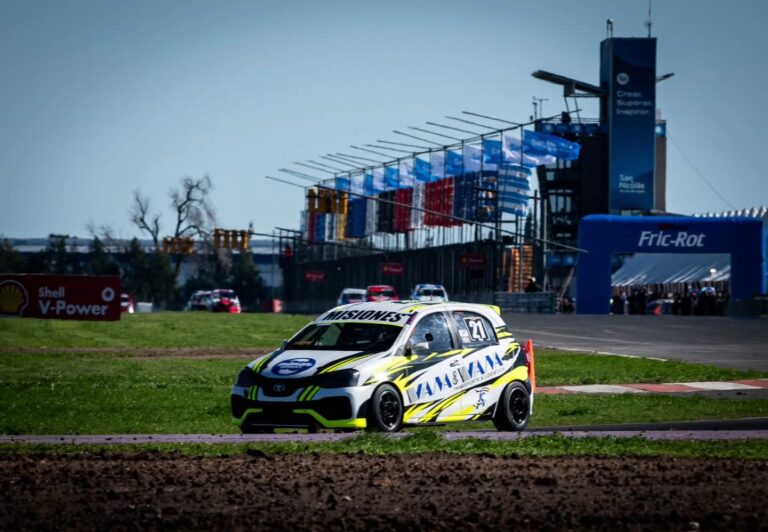Luciano Viana terminó entre los diez mejores del Turismo Pista Clase 3 en San Nicolás