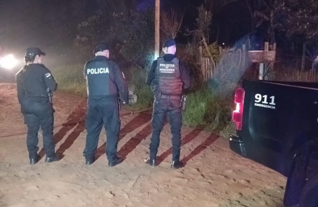 Un cigarrillo provocó un incendio que consumió por completo una vivienda en el Km3 de Eldorado