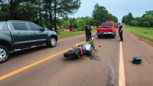 Un hombre resultó herido tras el choque entre una moto y una camioneta en Eldorado