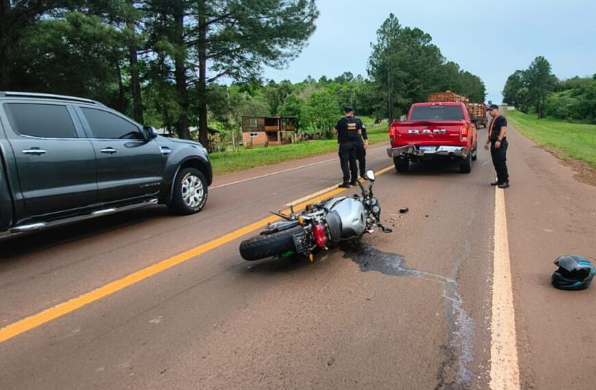 Un hombre resultó herido tras el choque entre una moto y una camioneta en Eldorado