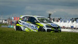 Luciano Viana terminó 25° en una complicada final del Turismo Pista en Entre Ríos