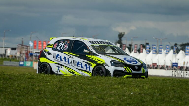 Luciano Viana terminó 25° en una complicada final del Turismo Pista en Entre Ríos