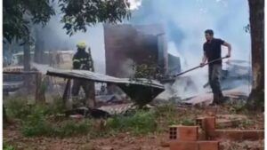 Un incendio destruyó una vivienda en Eldorado y piden ayuda para una familia