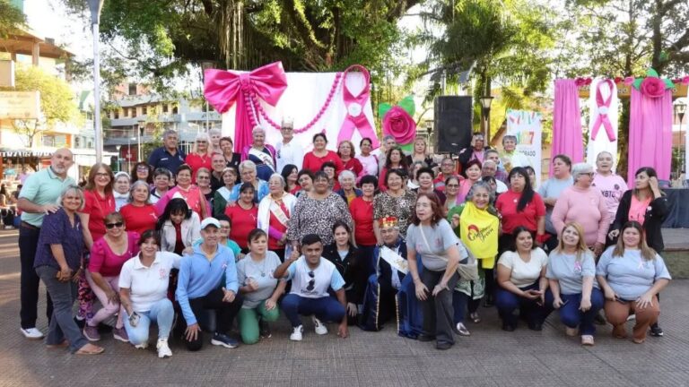 Eldorado realizó una jornada de concientización sobre el cáncer de mama en la Plaza Sarmiento